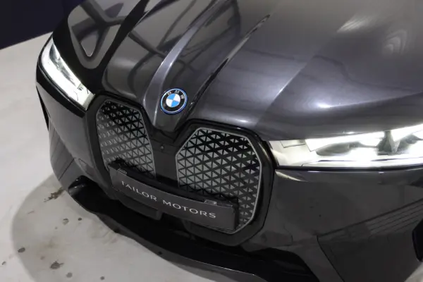 BMW iX xDrive 40 Pack Desportivo 28