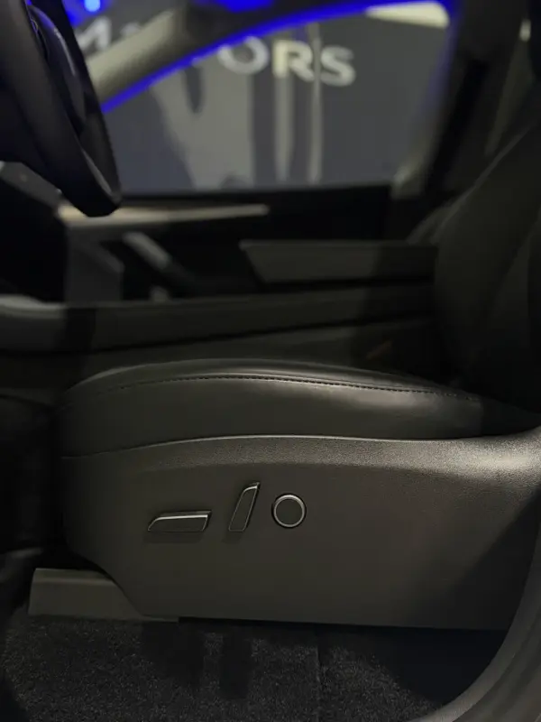 Tesla Model Y Long Range Dual Motor AWD 13