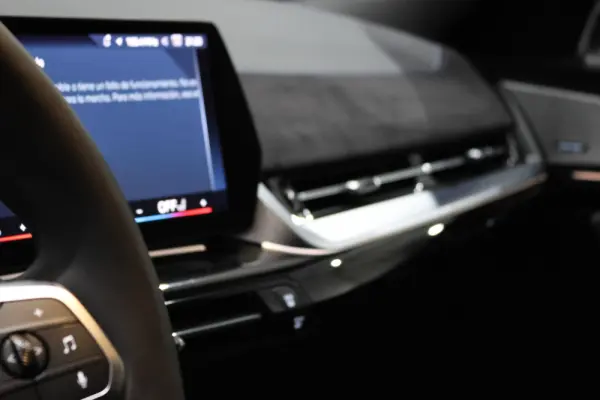 BMW iX2 eDrive20 Pack Desportivo M 8