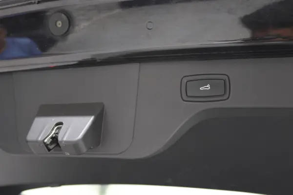 Porsche Macan Electric 24