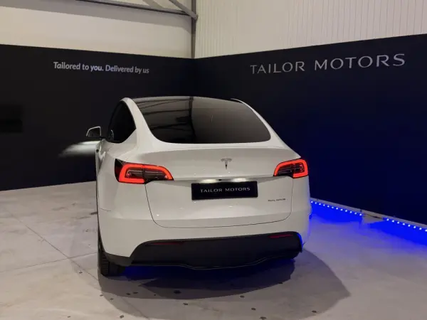 Tesla Model Y Long Range Dual Motor AWD 4