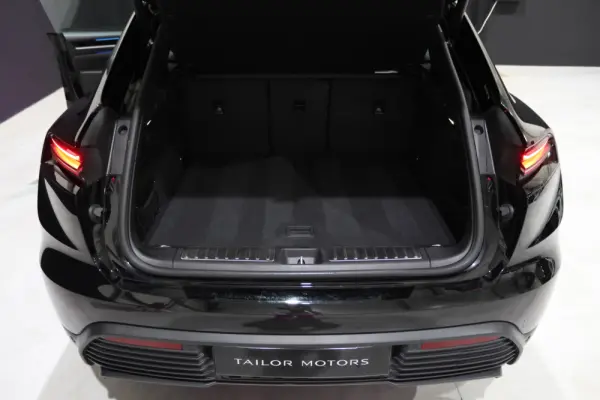 Porsche Macan Electric 16