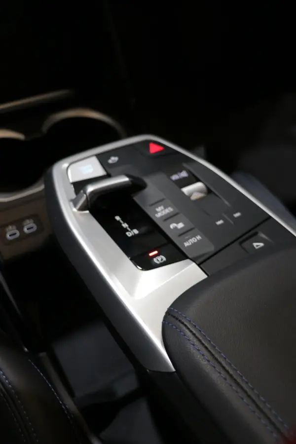 BMW iX2 eDrive20 Pack Desportivo M Pro 13