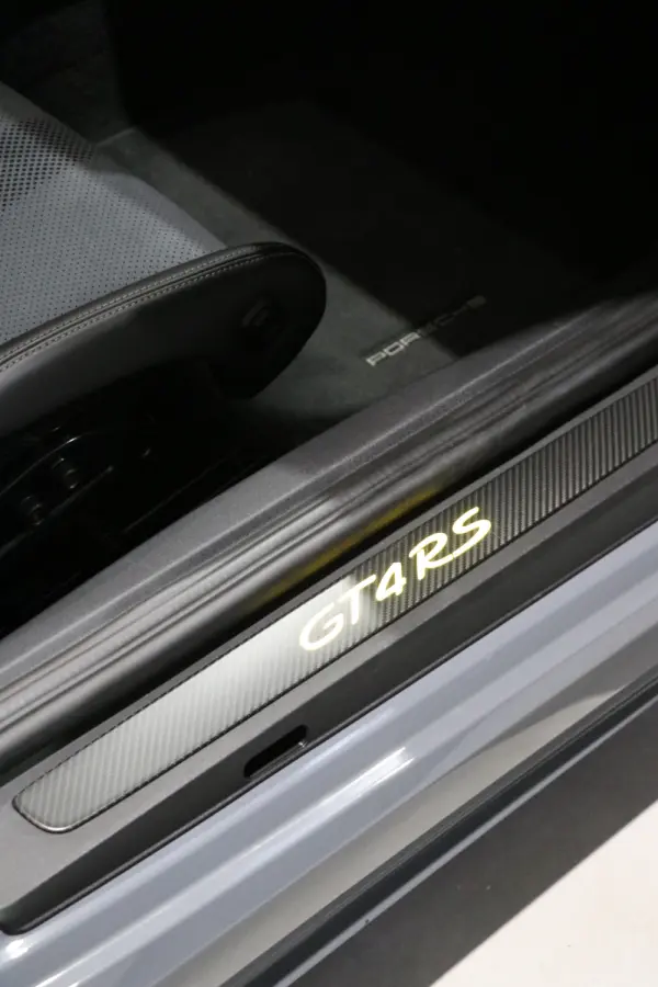 Porsche 718 Cayman 34