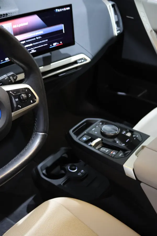 BMW iX xDrive 40 Pack Desportivo 9
