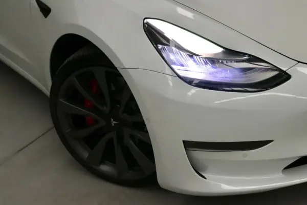 Tesla Model 3 Performance Dual Motor AWD 3