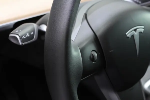 Tesla Model Y Long Range Dual Motor AWD 19