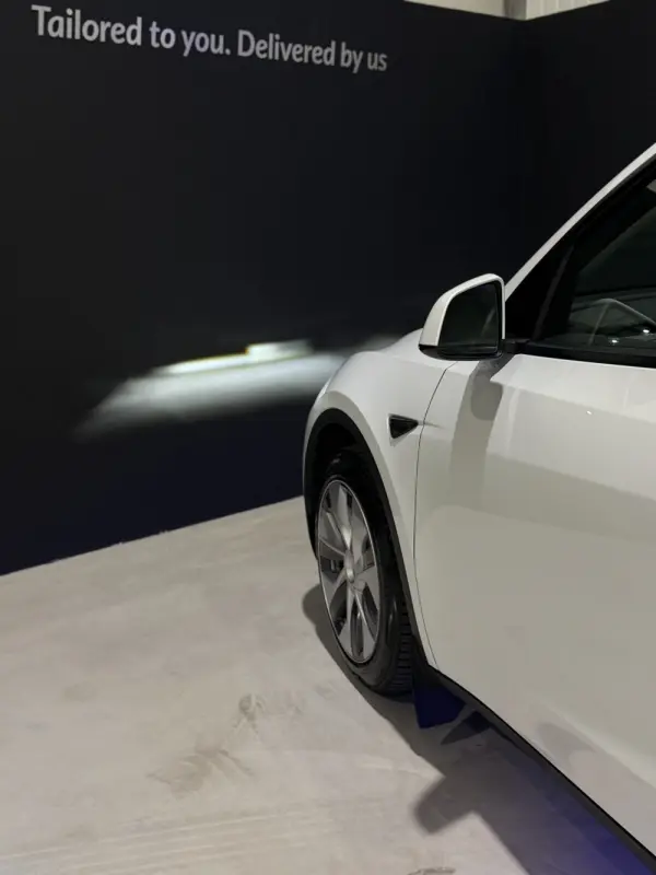 Tesla Model Y Long Range Dual Motor AWD 6