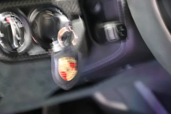 Porsche 718 Cayman 23