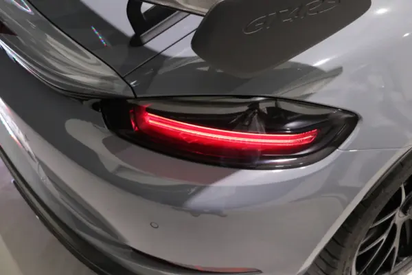 Porsche 718 Cayman 43