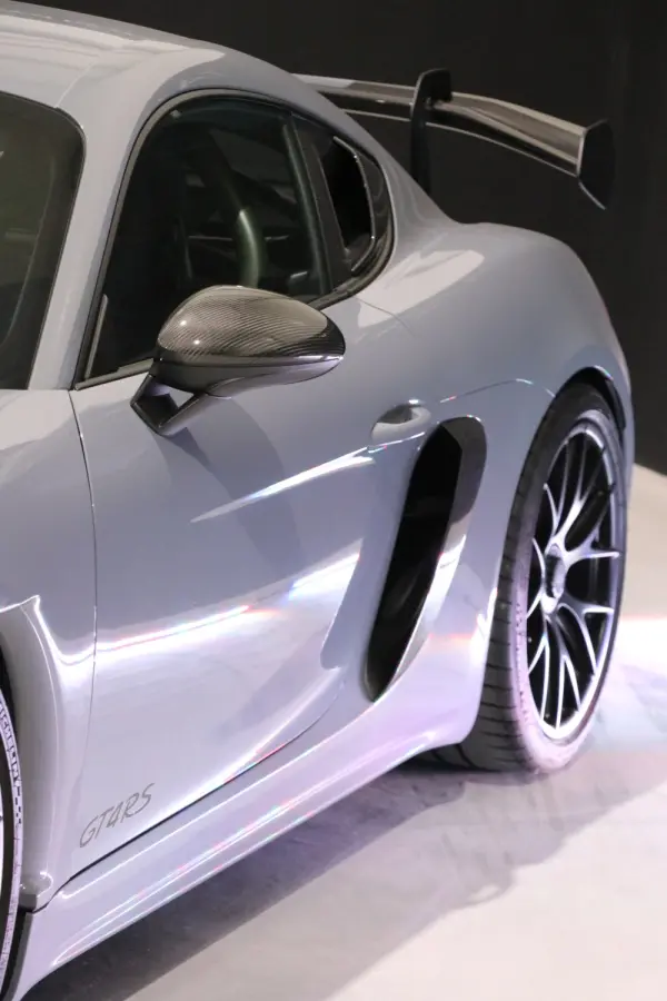 Porsche 718 Cayman 10