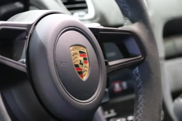 Porsche 718 Cayman 21