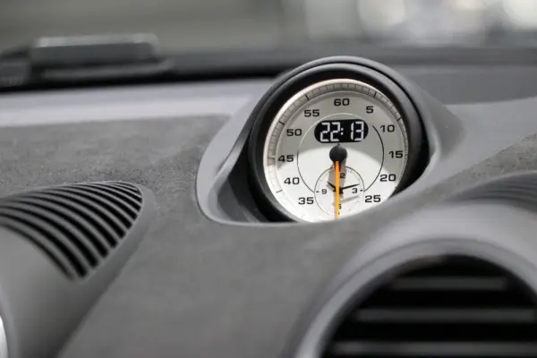 Porsche 718 Cayman 32
