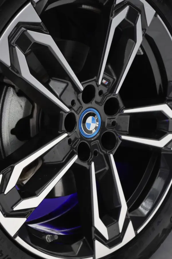 BMW iX2 eDrive20 Pack Desportivo M 13