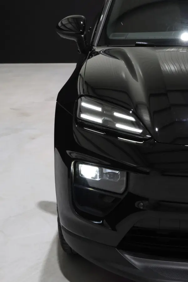 Porsche Macan Electric 7