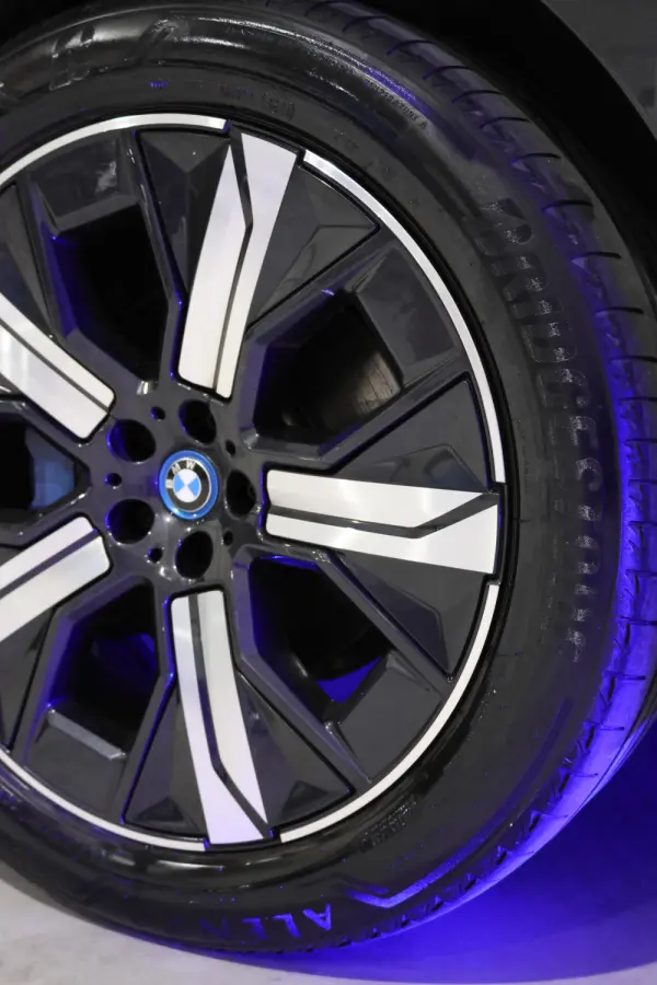 BMW iX xDrive 40 Pack Desportivo 7