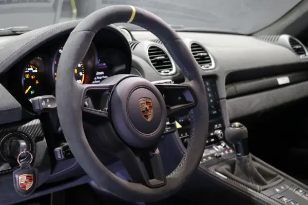 Porsche 718 Cayman 18