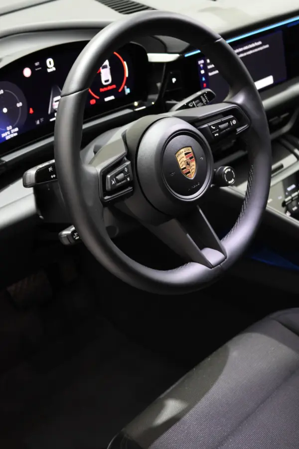 Porsche Macan Electric 19