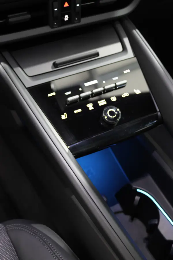 Porsche Macan Electric 12