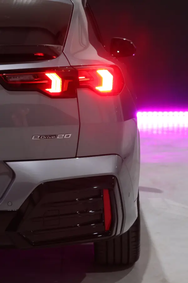 BMW iX2 eDrive20 Pack Desportivo M 4