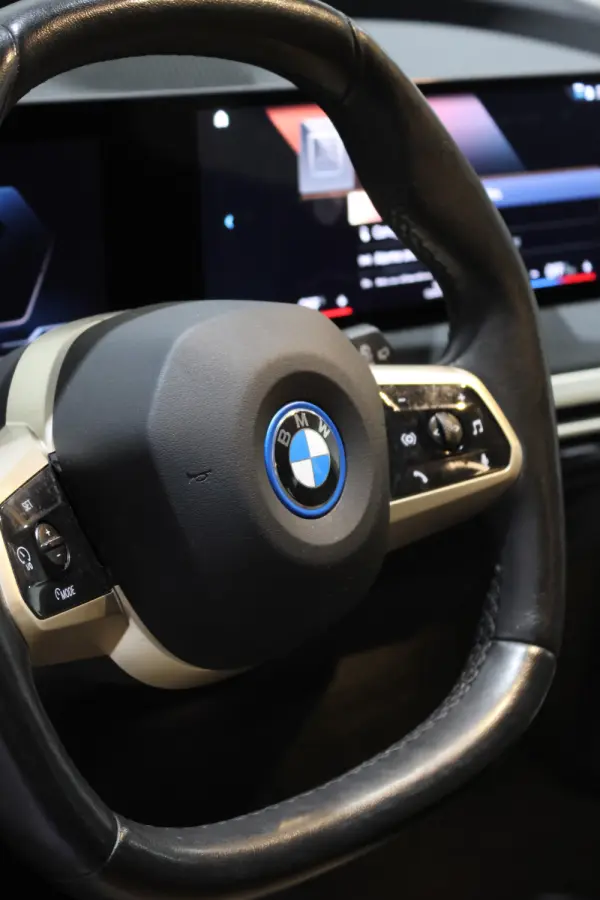 BMW iX xDrive 40 Pack Desportivo 11