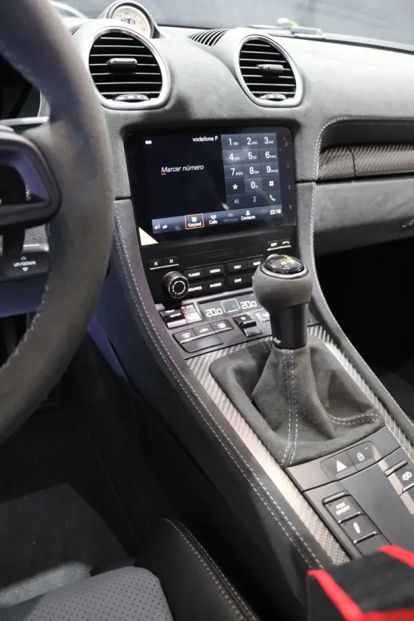 Porsche 718 Cayman 14