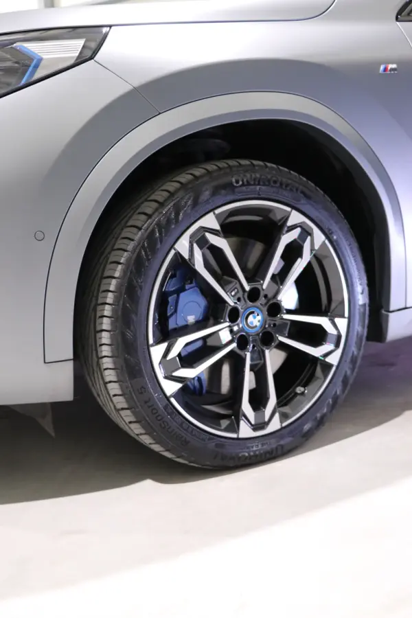 BMW iX2 eDrive20 Pack Desportivo M Pro 21