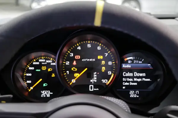 Porsche 718 Cayman 16