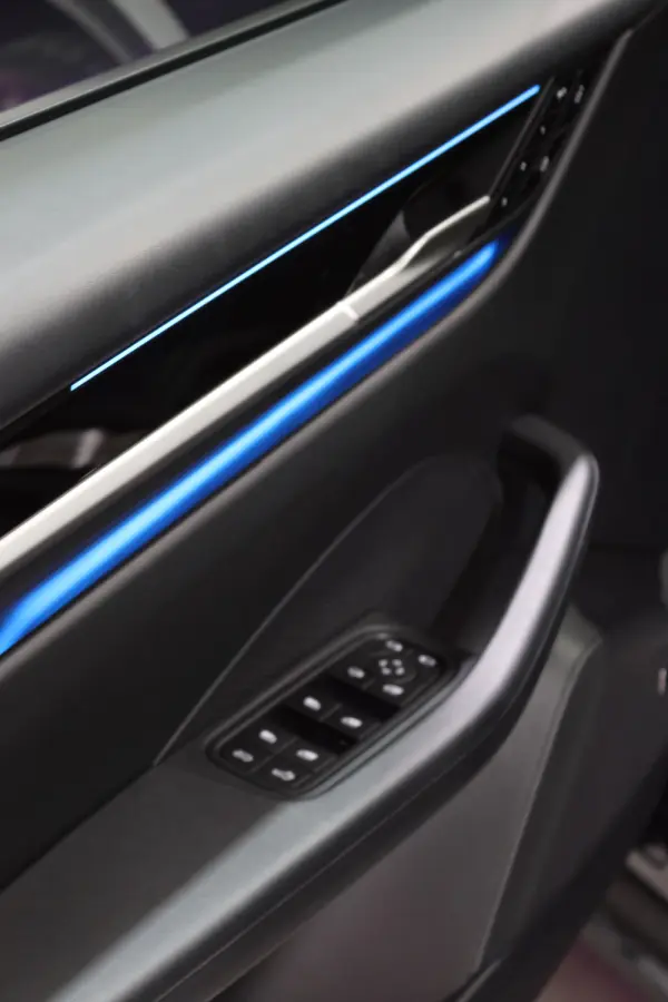 Porsche Macan Electric 10