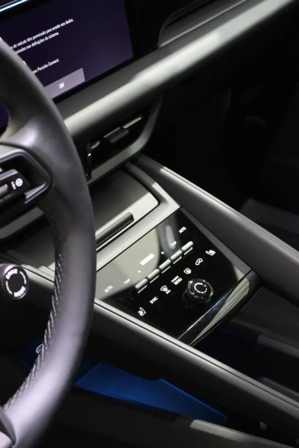 Porsche Macan Electric 13