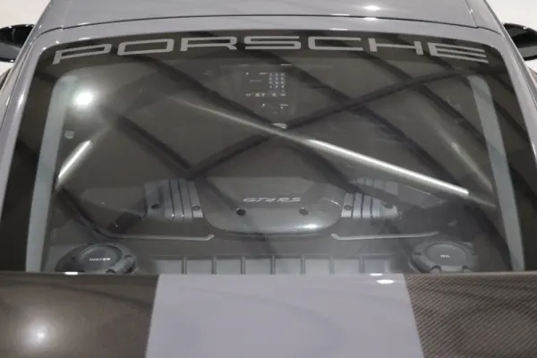 Porsche 718 Cayman 36