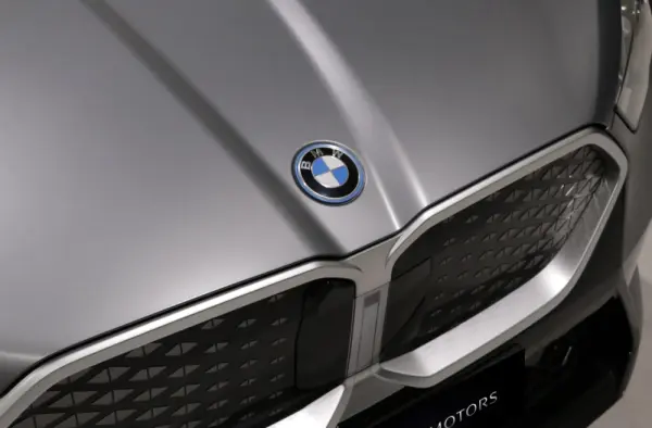 BMW iX2 eDrive20 Pack Desportivo M Pro 6