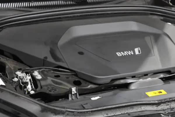 BMW iX2 eDrive20 Pack Desportivo M 16