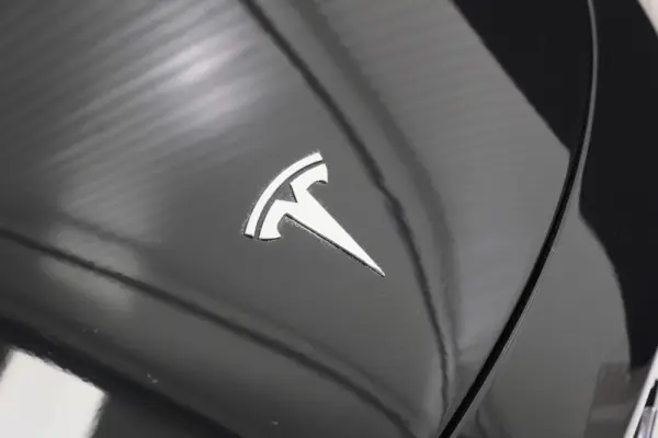 Tesla Model Y Long Range Dual Motor AWD 9