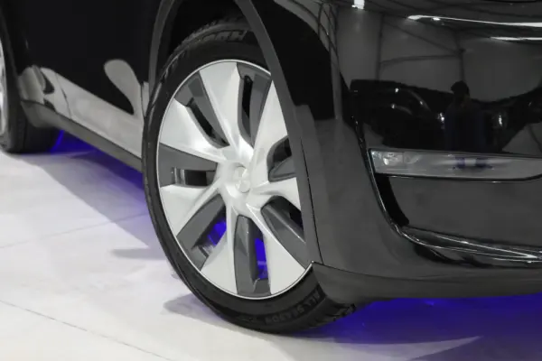 Tesla Model Y Long Range Dual Motor AWD 4