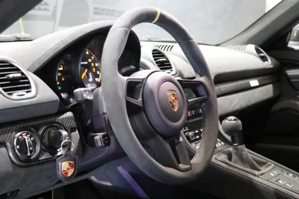 Porsche 718 Cayman 22
