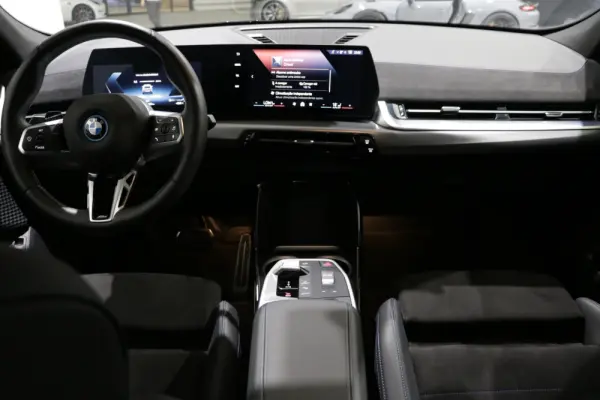 BMW iX2 eDrive20 Pack Desportivo M Pro 9