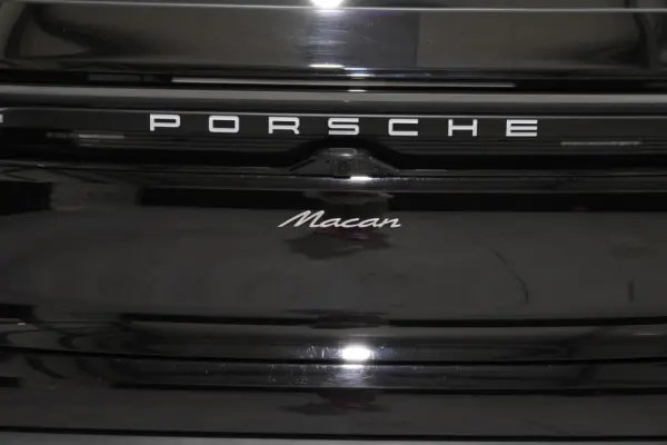Porsche Macan Electric 11