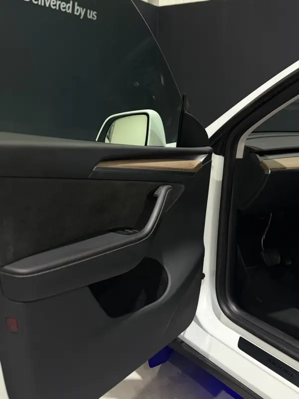 Tesla Model Y Long Range Dual Motor AWD 11