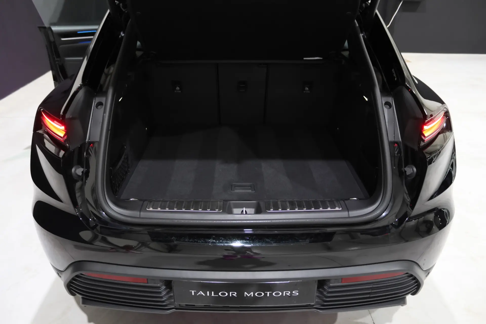 Porsche Macan Electric 16