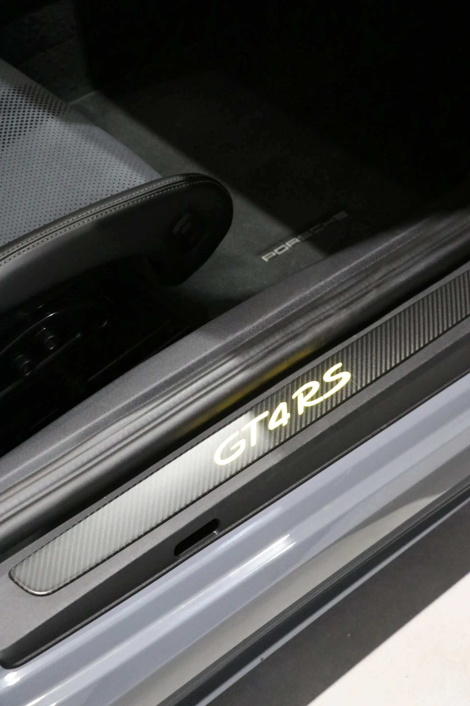Porsche 718 Cayman 34