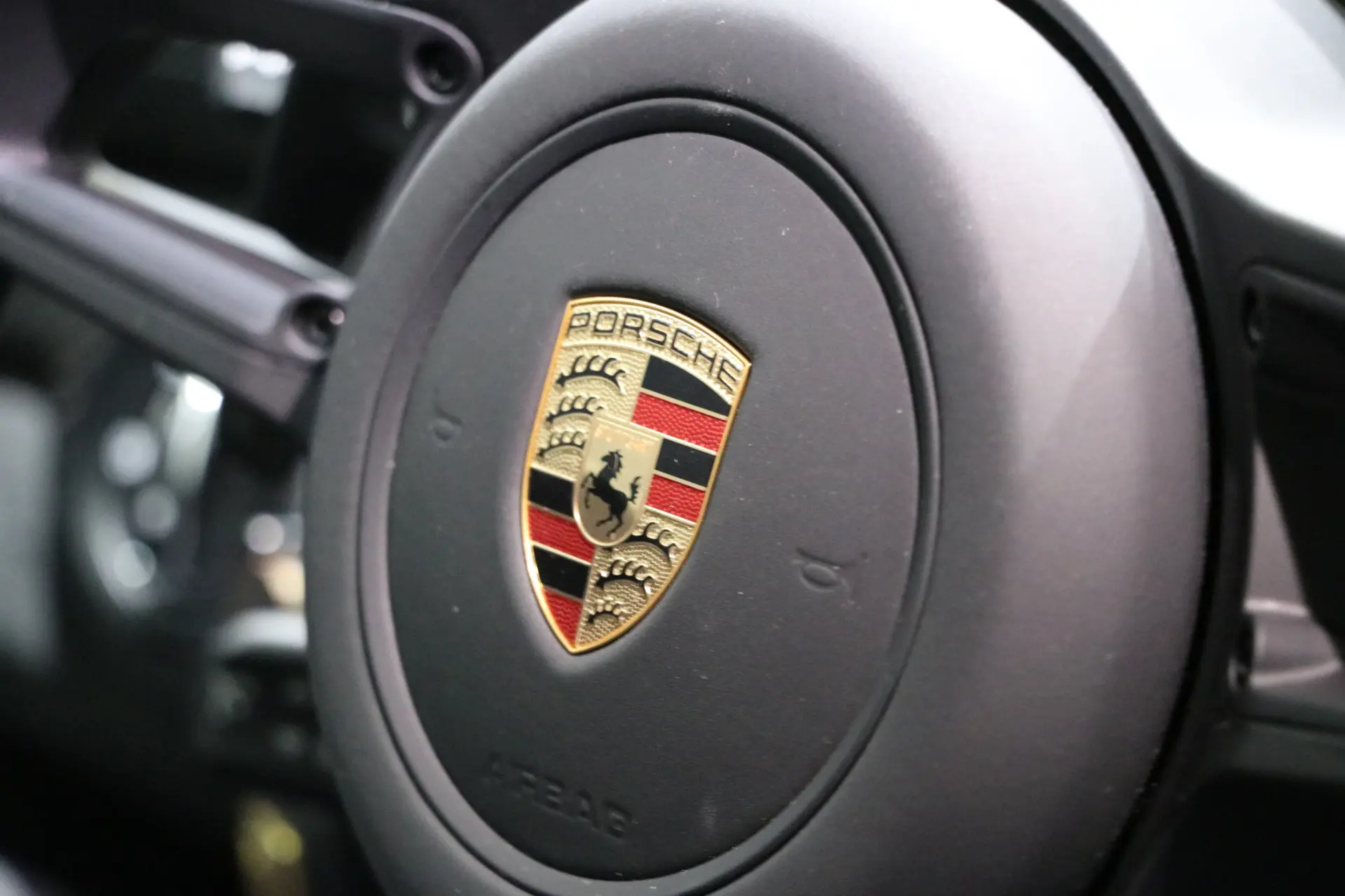 Porsche 718 Cayman 31