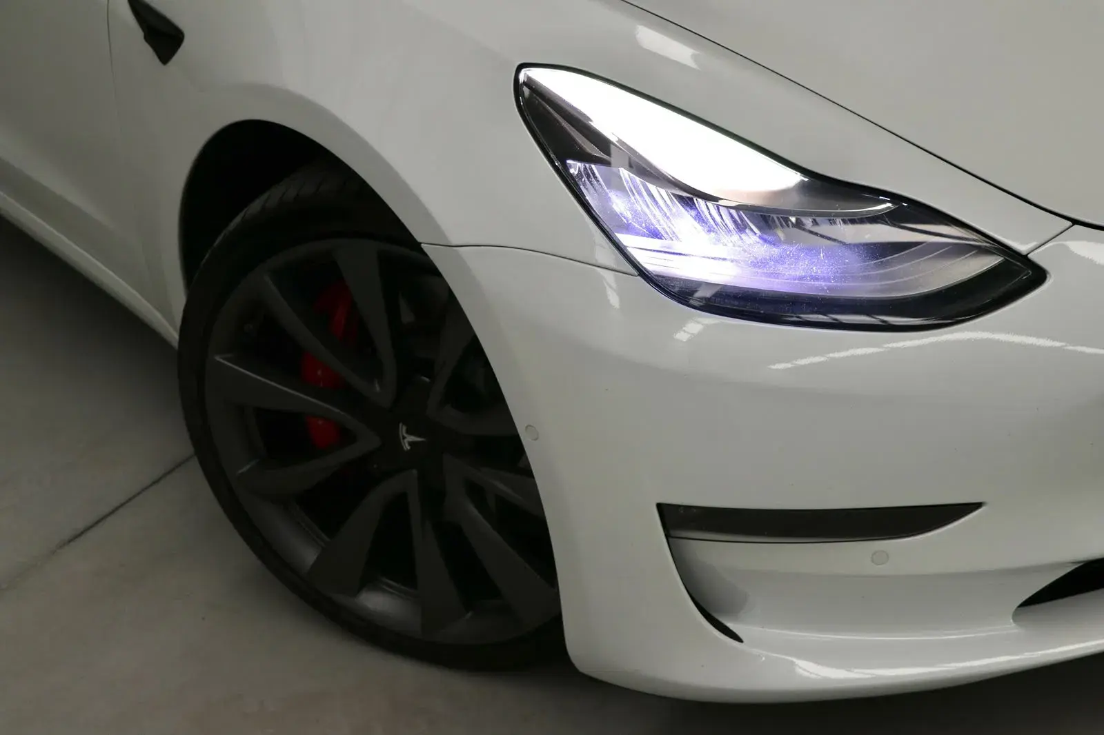 Tesla Model 3 Performance Dual Motor AWD 3