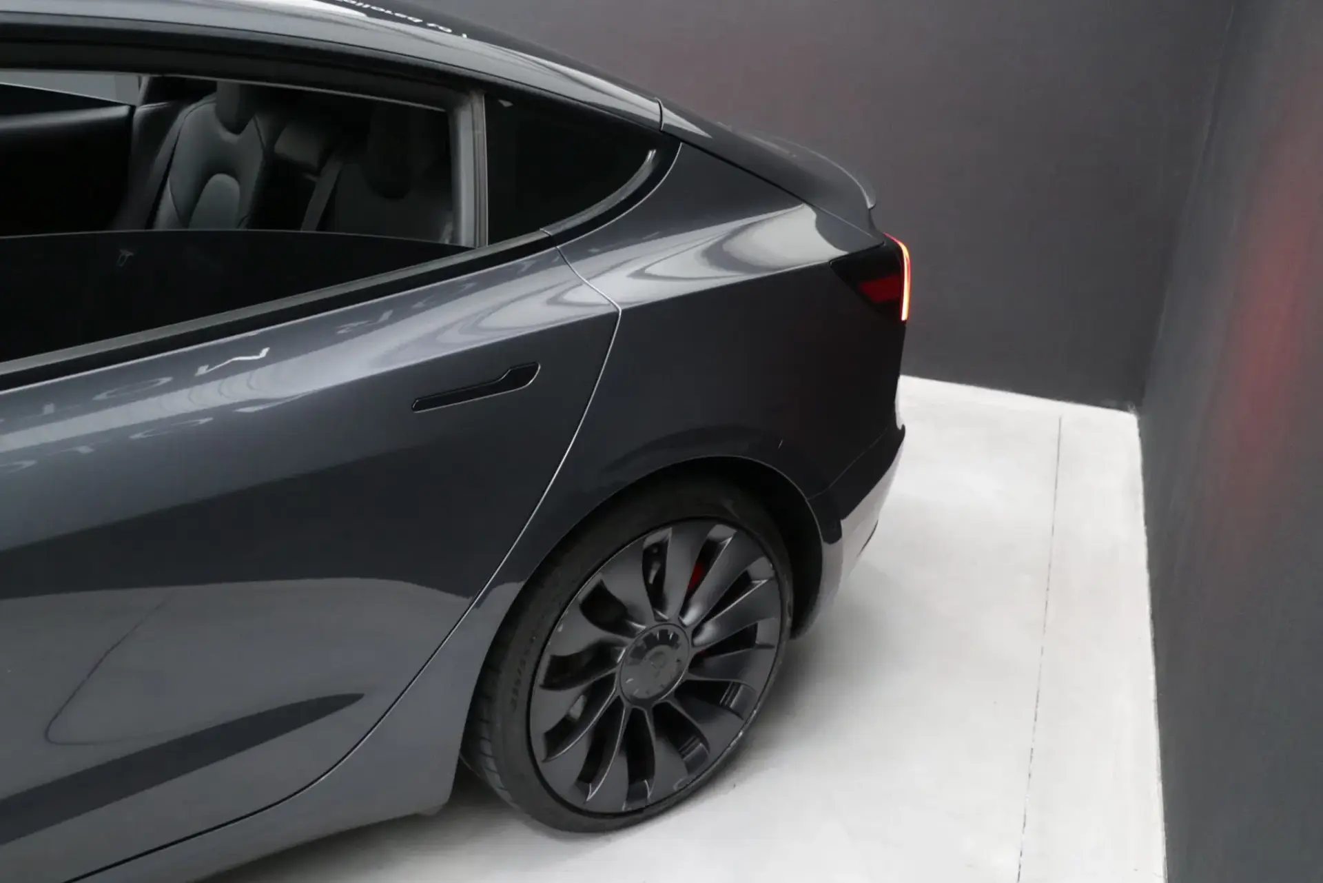 Tesla Model 3 Long Range AWD Dual Motor Performance 3