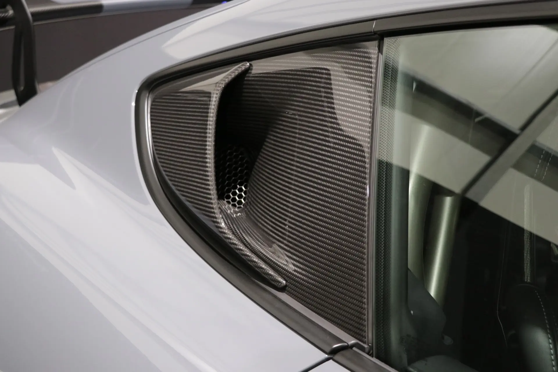Porsche 718 Cayman 40
