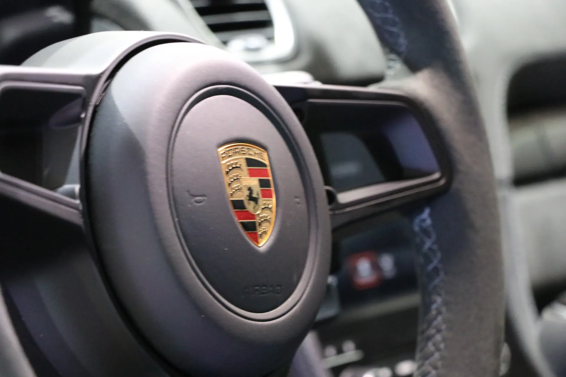 Porsche 718 Cayman 21