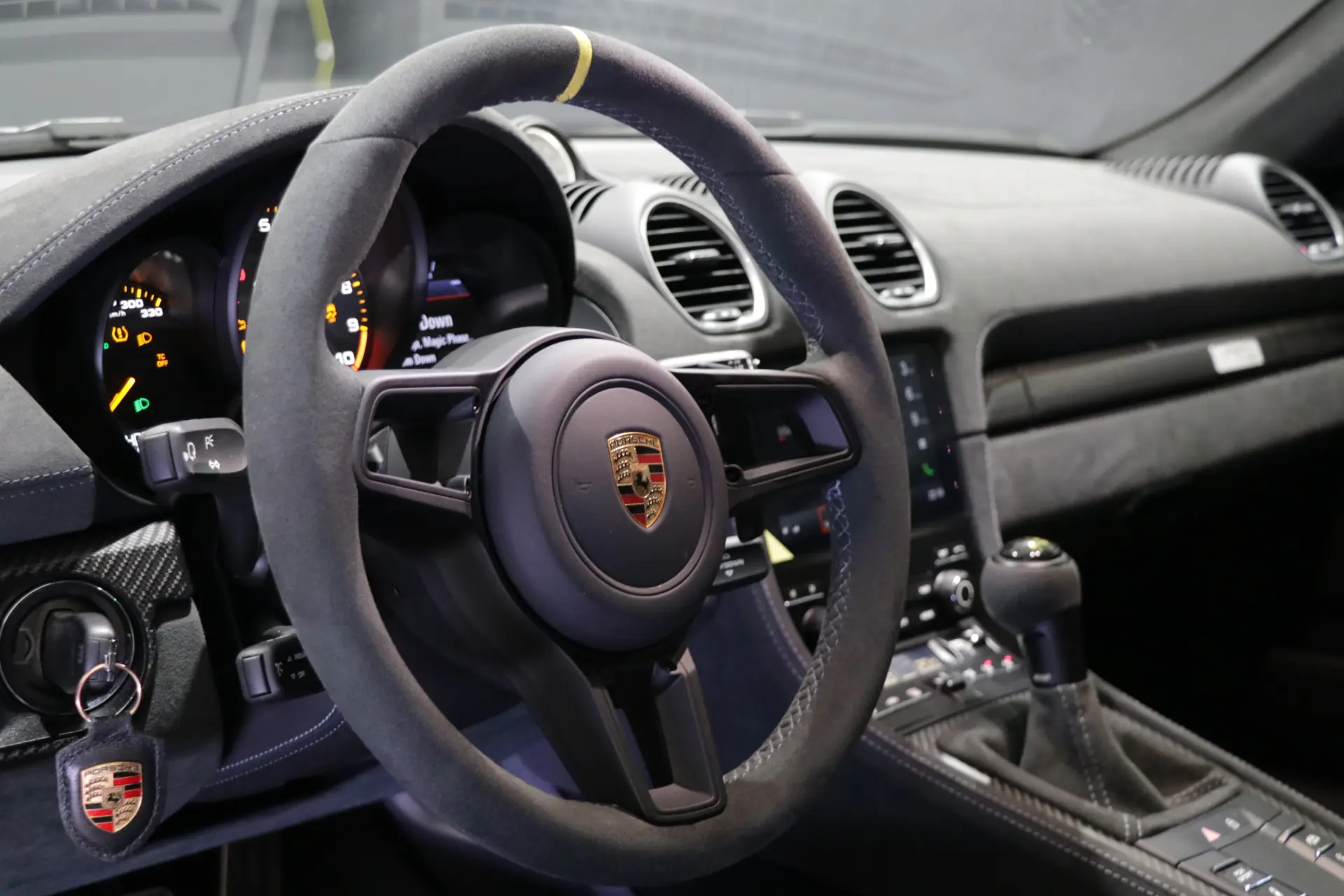Porsche 718 Cayman 17