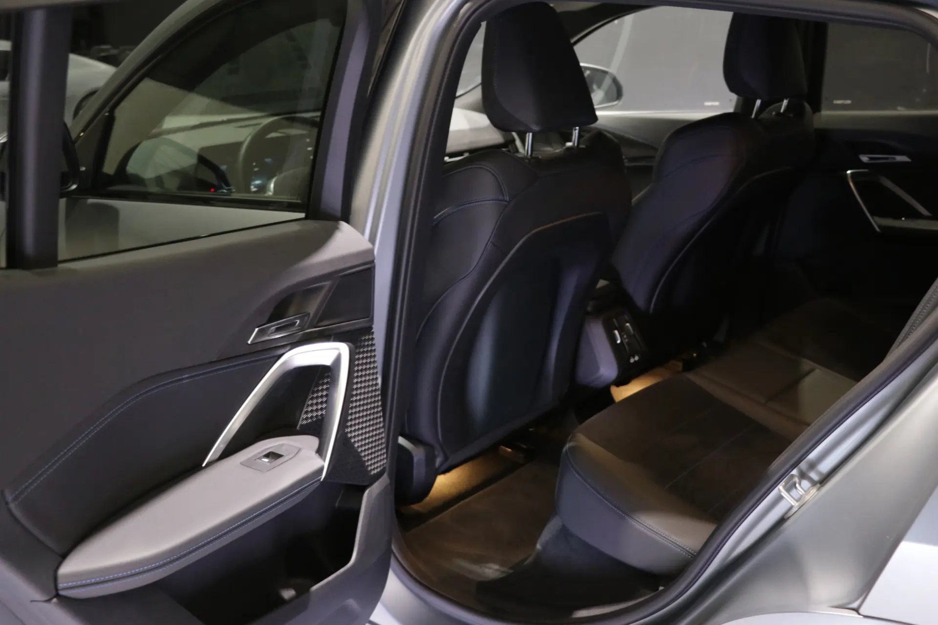BMW iX2 eDrive20 Pack Desportivo M Pro 23