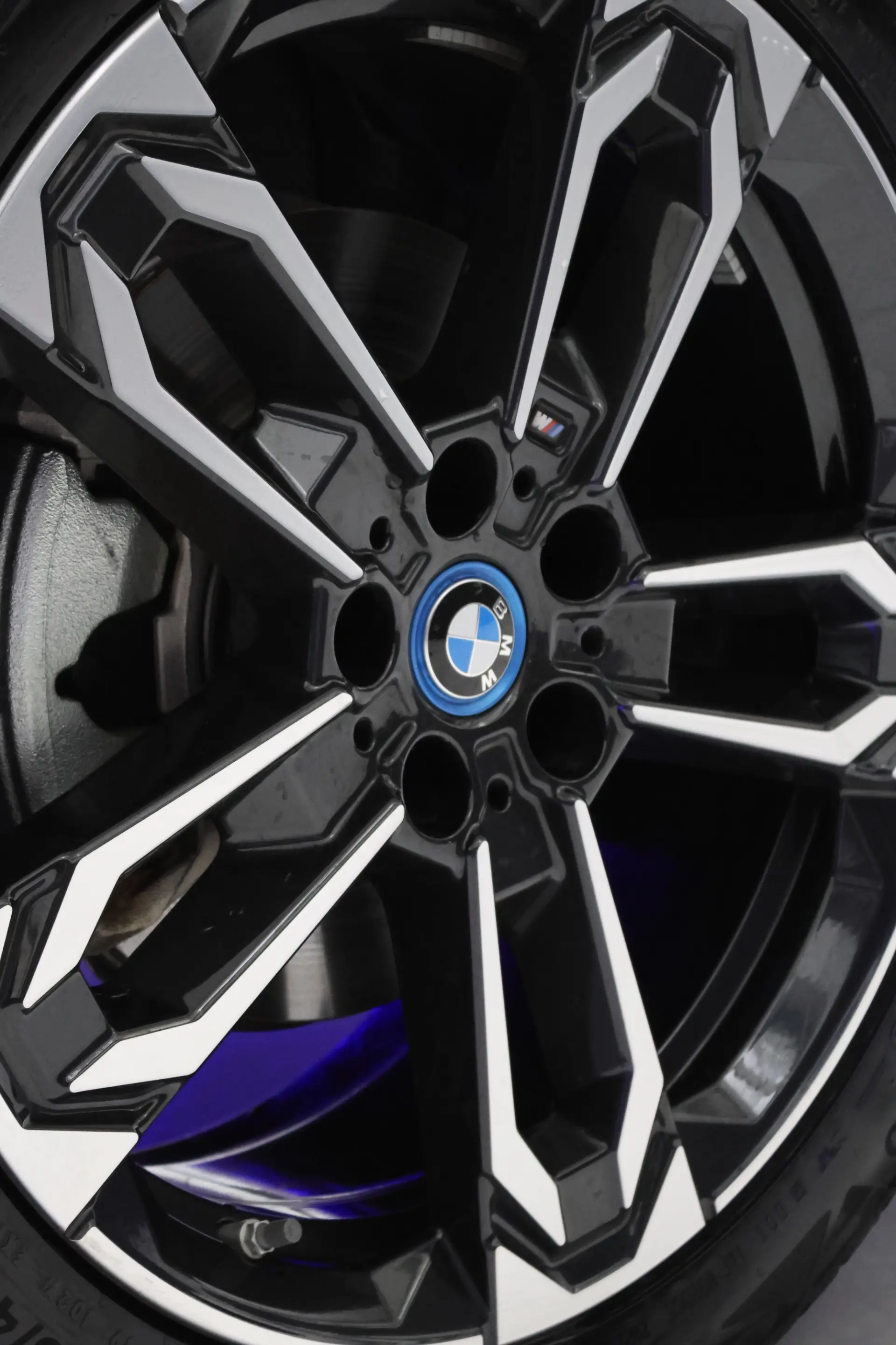 BMW iX2 eDrive20 Pack Desportivo M 13