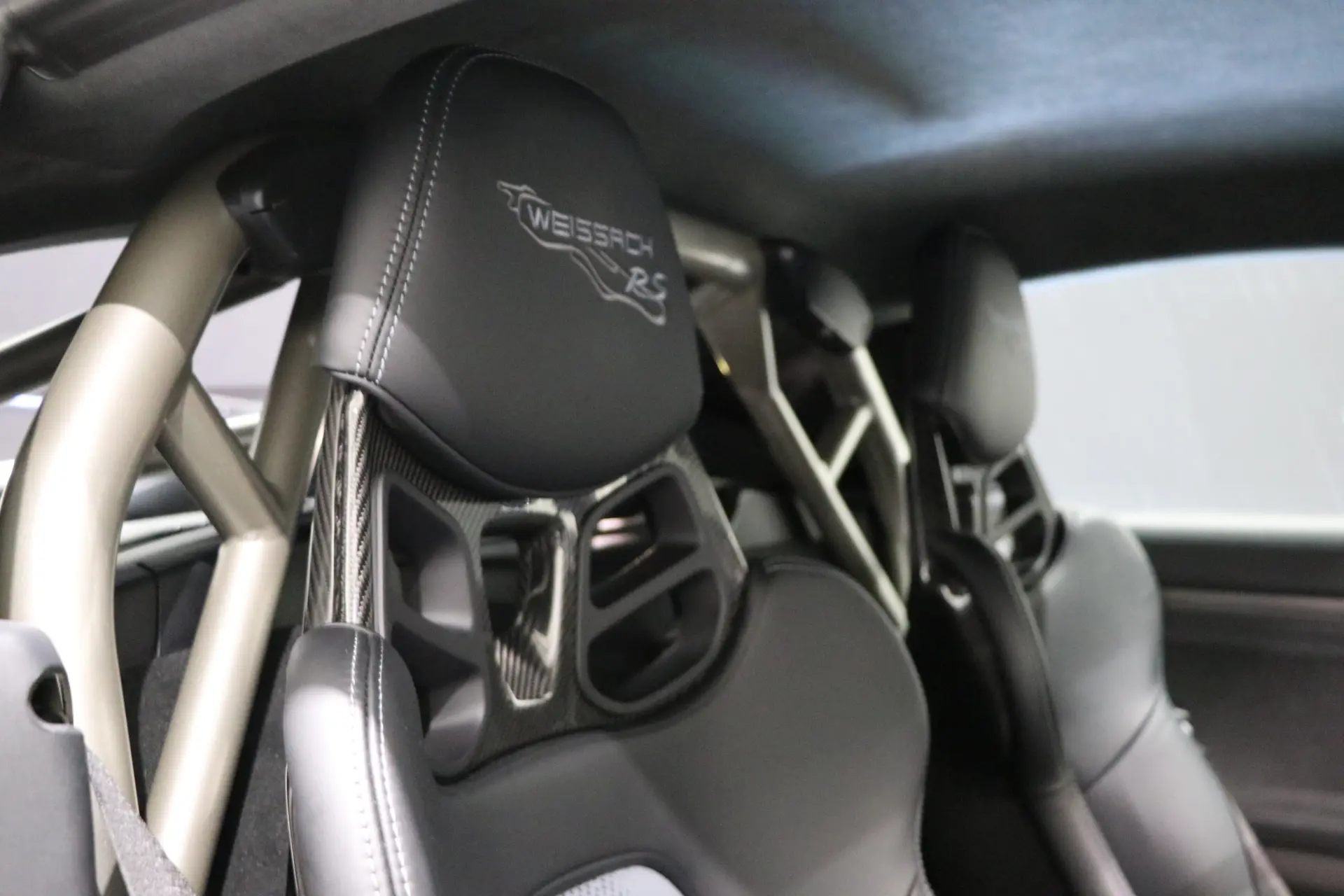 Porsche 718 Cayman 27